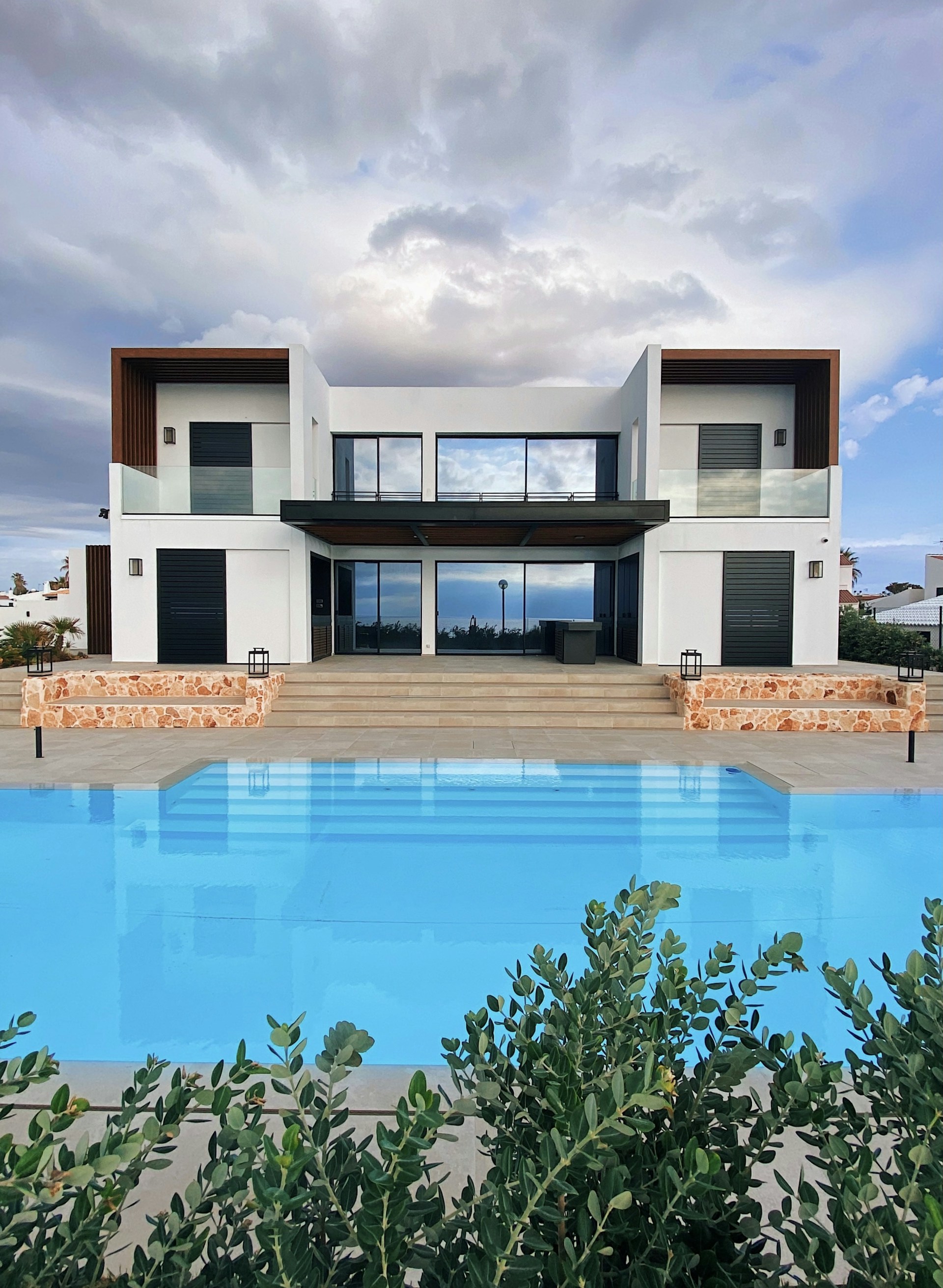 Chalet con piscina y vistas al mar en La Rijana